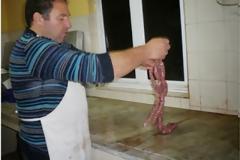 Παρασκευή λουκάνικου που δεν αλλοίωσε ο χρόνος…