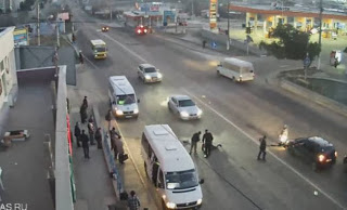 Ατύχημα - σοκ σε δρόμο της Σεβαστούπολης (βίντεο) - Φωτογραφία 1