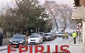 Ο Αναπληρωτής Υπουργός Λεωνίδας Γρηγοράκος, παρκάρει το αμάξι του επάνω στα πεζοδρόμια! - Φωτογραφία 2