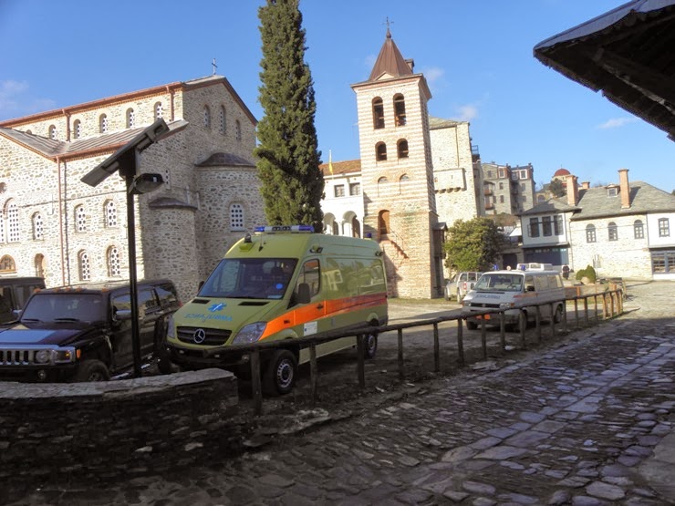 4015 - Φωτογραφίες του νέου σύγχρονου ασθενοφόρου του Κέντρου Υγείας Αγίου Όρους - Φωτογραφία 4