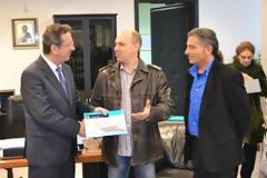 Βράβευση σχολείων, του Ασύλου του Παιδιού Έδεσσας και Επιχειρηματιών για τη συμμετοχή τους στο Πρόγραμμα Ανακύκλωσης Τηγανελαίων από τον Αντιπεριφερειάρχη Πέλλας Θεόδωρο Θεοδωρίδη