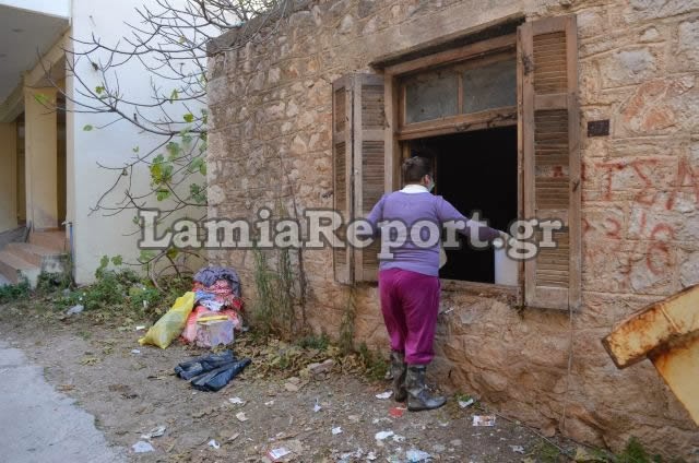 Λαμία: Ζούσαν μέσα σε βουνό από σκουπίδια μαζί με τα ποντίκια - Σφραγίστηκε το σπίτι με εντολή Εισαγγελέα - Φωτογραφία 3