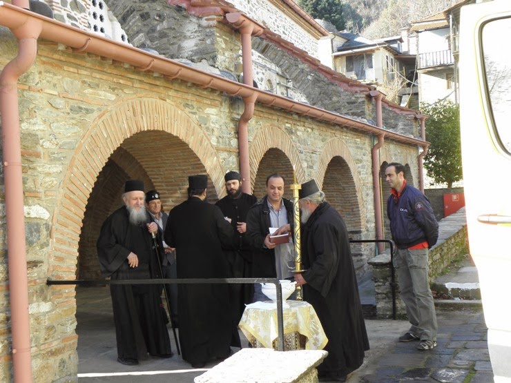 4018 - Άρχισαν οι εργασίες για την ανέγερση του Κέντρου Υγείας στο Άγιο Όρος. Ο Αγιασμός του καινούργιου ασθενοφόρου (φωτογραφίες) - Φωτογραφία 10