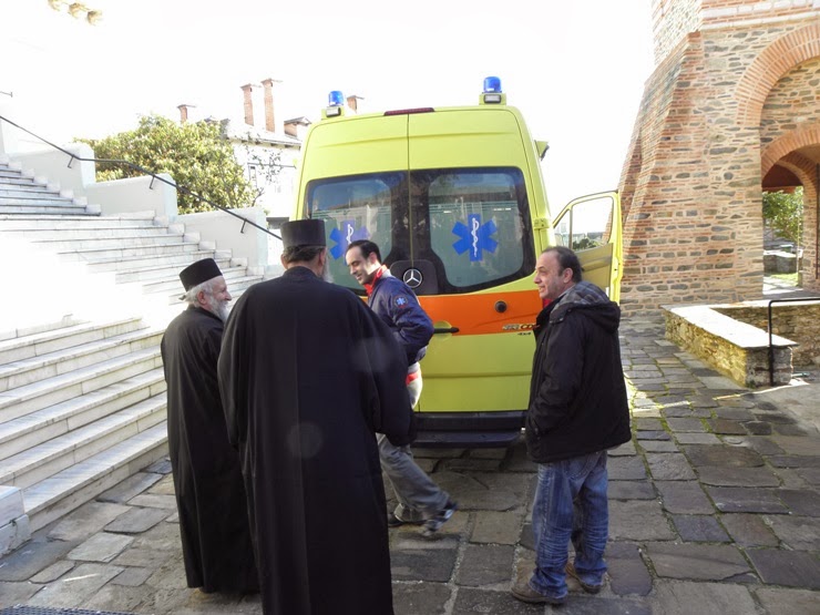 4018 - Άρχισαν οι εργασίες για την ανέγερση του Κέντρου Υγείας στο Άγιο Όρος. Ο Αγιασμός του καινούργιου ασθενοφόρου (φωτογραφίες) - Φωτογραφία 11