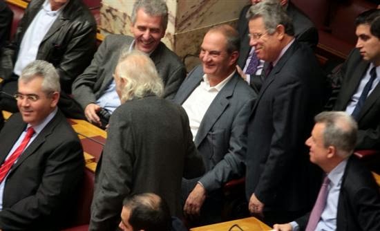 Όταν η αριστερά κάνει χιούμορ με τη δεξιά και τα χαιρετίσματα του Βύρωνα - Τραγικές καταστάσεις μέσα στο ελληνικό Κοινοβούλιο [photos] - Φωτογραφία 2