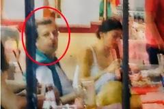 Ο Μιχάλης είναι αφασία...και καλοπερνά στην Μαλαισία με Κινέζα συνοδό! Αποκαλυπτικές φωτογραφίες