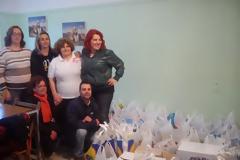 Διάσημη παρουσιάστρια πήγε στην Θήβα για να κάνει το καλό!