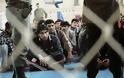 Ιταλία: Τέσσερις μετανάστες έραψαν στο στόμα τους σε κέντρο κράτησης