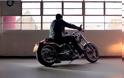 Κάλαντα από μία Harley (video)