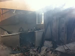 Στις φλόγες διώροφο σπίτι στην Ορεινή Καλαμπάκα [Photos] - Φωτογραφία 1