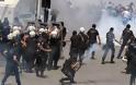 Κωνσταντινούπολη: Με δακρυγόνα και αύρες νερού διέλυσαν πορεία