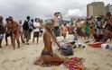 Διαμαρτύρονται γυμνόστηθες στο Ρίο για την απαγόρευση του τόπλες στην παραλία