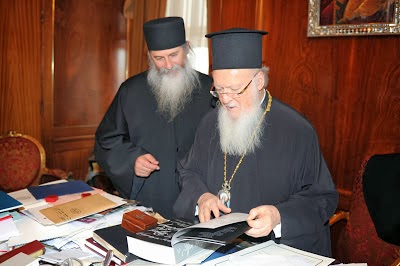 Χώμα απ΄το μνήμα του Αγίου Πορφυρίου στον Οικουμενικό Πατριάρχη κ.κ Βαρθολομαίο - Φωτογραφία 6