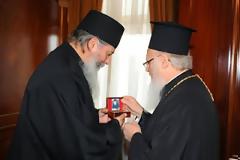 Χώμα απ΄το μνήμα του Αγίου Πορφυρίου στον Οικουμενικό Πατριάρχη κ.κ Βαρθολομαίο