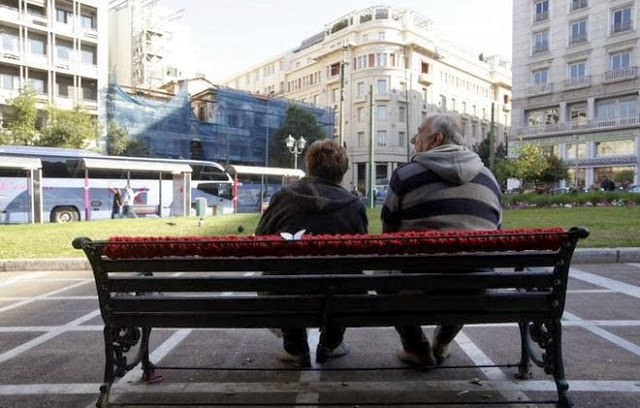 Ο Καμίνης έντυσε τα δέντρα της πόλης με μάλλινα... ζιβάγκο - Φωτογραφία 2