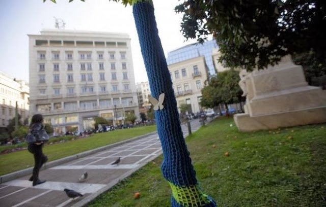 Ο Καμίνης έντυσε τα δέντρα της πόλης με μάλλινα... ζιβάγκο - Φωτογραφία 5