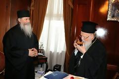 Xώμα από το μνήμα του Aγίου Πορφυρίου στον Οικουμενικό Πατριάρχη