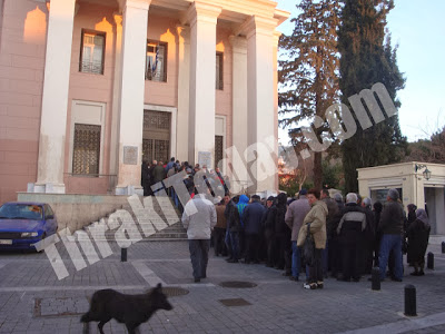 Φύτρωσαν ουρές στις τράπεζες της Ξάνθης – Η Εβδομάδα των Τελών [video] - Φωτογραφία 2