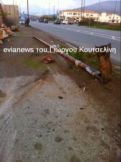 Χαλκίδα: Με τον στόμα ανοιχτό, οι οδηγοί έβλεπαν να πέφτει η κολόνα δίπλα στον δρόμο! - Φωτογραφία 2