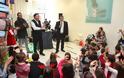 Δώρα και εορταστικές ευχές για τα παιδιά των εργαζομένων από τον Δήμαρχο Αμαρουσίου Γ. Πατούλη, στη χριστουγεννιάτικη γιορτή του Δήμου - Φωτογραφία 2