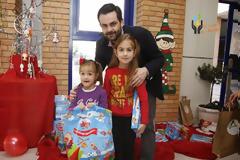 «Δώρα και αγάπη για τα παιδιά του προγράμματος της οικονομικής υιοθεσίας της ΔΗΦΑ