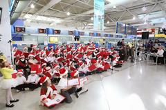 Σήμερα, στο αεροδρόμιό «Eλευθέριος Βενιζέλος» είχαμε... εκλεκτούς μικρούς επιβάτες από την Ραφήνα!