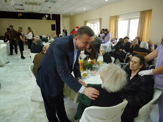 Εκδήλωση αγάπης στους ηλικιωμένους από την Περιφέρεια Κρήτης - Φωτογραφία 1