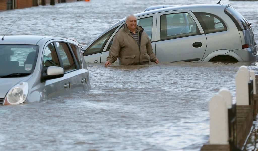 Συγκλονιστικές εικόνες από την κακοκαιρία στη Βρετανία - Φωτογραφία 10