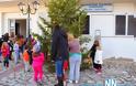 Στόλισαν το Χριστουγεννιάτικο δένδρο τα παιδιά του Νηπιαγωγείου και του δημοτικού σχολείου στη πλατεία του Τρικόρφου - Φωτογραφία 3