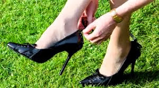 Τα ψηλά τακούνια κάνουν τις γυναίκες πιο αισθησιακές. H επιστημονική εξήγηση… - Φωτογραφία 1