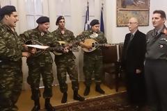 Πάτρα: Οι στρατιώτες του ΚΕΤΧ είπαν τα κάλαντα σε Δήμαρχο και Αντιπεριφερειάρχη