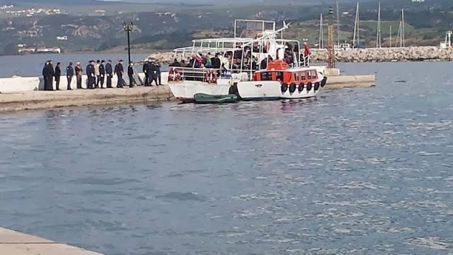 Στο λιμάνι της Πύλου το ακυβέρνητο σκάφος με τους μετανάστες - Φωτογραφία 5