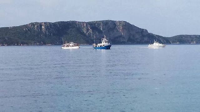 Στο λιμάνι της Πύλου το ακυβέρνητο σκάφος με τους μετανάστες - Φωτογραφία 7