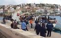 Στο λιμάνι της Πύλου το ακυβέρνητο σκάφος με τους μετανάστες