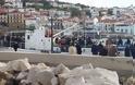 Στο λιμάνι της Πύλου το ακυβέρνητο σκάφος με τους μετανάστες - Φωτογραφία 3