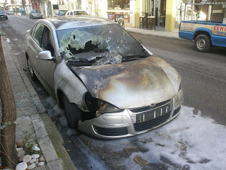 Εμπρησμός σε ΙΧ αυτοκίνητο στην Χαριλάου Τρικούπη [Photos] - Φωτογραφία 1