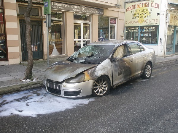Εμπρησμός σε ΙΧ αυτοκίνητο στην Χαριλάου Τρικούπη [Photos] - Φωτογραφία 2