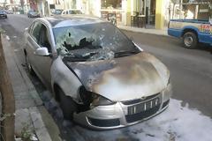 Εμπρησμός σε ΙΧ αυτοκίνητο στην Χαριλάου Τρικούπη [Photos]