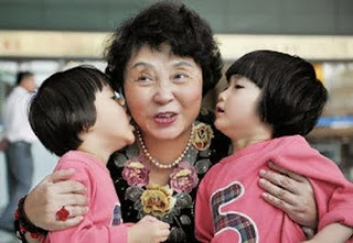 Μια 60χρονη Κινέζα γέννησε δίδυμα - Φωτογραφία 1