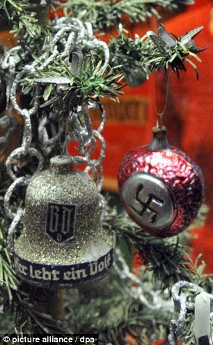Τα φρικιαστικά Χριστούγεννα που επέβαλε ο Χίτλερ στους Γερμανούς - Συγκλονιστικές εικόνες από τις γιορτές ενός τρελού δικτάτορα - Φωτογραφία 3