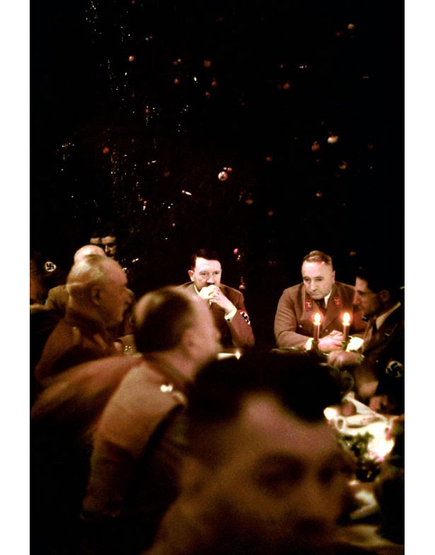 Τα φρικιαστικά Χριστούγεννα που επέβαλε ο Χίτλερ στους Γερμανούς - Συγκλονιστικές εικόνες από τις γιορτές ενός τρελού δικτάτορα - Φωτογραφία 6