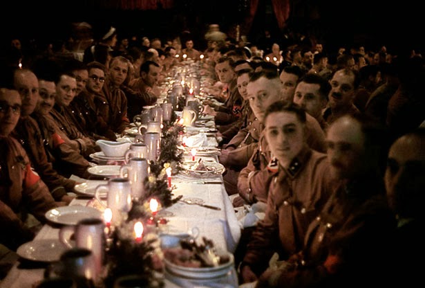 Τα φρικιαστικά Χριστούγεννα που επέβαλε ο Χίτλερ στους Γερμανούς - Συγκλονιστικές εικόνες από τις γιορτές ενός τρελού δικτάτορα - Φωτογραφία 7