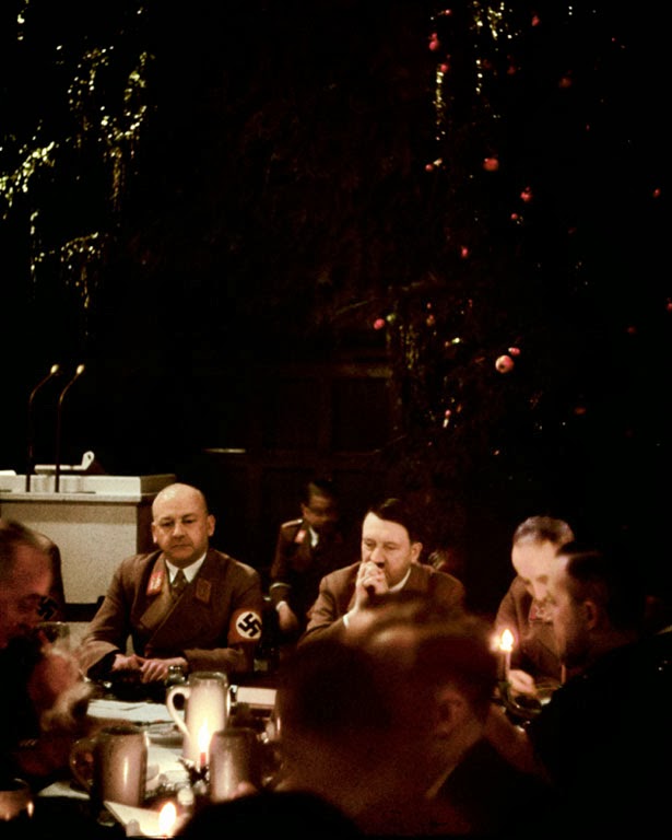 Τα φρικιαστικά Χριστούγεννα που επέβαλε ο Χίτλερ στους Γερμανούς - Συγκλονιστικές εικόνες από τις γιορτές ενός τρελού δικτάτορα - Φωτογραφία 9