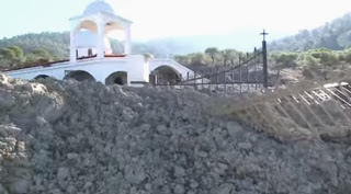 Αρμαγεδδών στην Κορινθία: Εκκλησία θάφτηκε κάτω από λάσπες και μπάζα [video] - Φωτογραφία 1