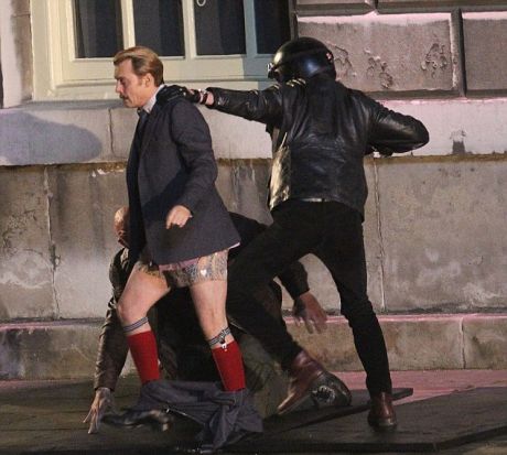 Τζόνι Ντεπ: Με ντεκαπάζ και τα… παντελόνια κάτω στο Λονδίνο - Φωτογραφία 3