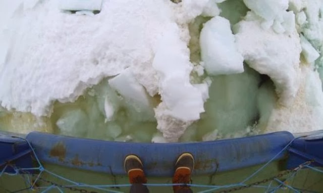 Ρωσικό πλοίο κόλλησε στους πάγους της Ανταρκτικής - Φωτογραφία 2
