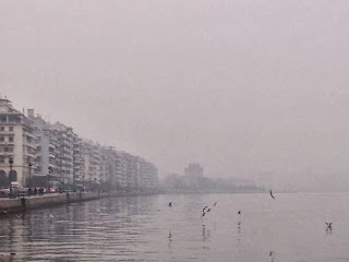 Θεσσαλονίκη: Αυτή είναι η εικόνα της πόλης λόγω αιθαλομίχλης! - Φωτογραφία 1