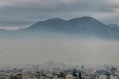 Η Πάτρα χάθηκε – Τζάκια και χαμηλή νέφωση δημιούργησαν ένα αποπνικτικό κοκτέιλ - Δείτε φωτο
