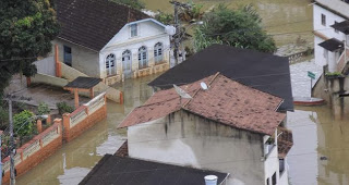 Φονικές πλημμύρες και κατολισθήσεις στη Βραζιλία - Φωτογραφία 1