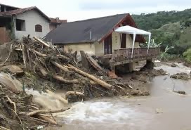 Φονικές πλημμύρες και κατολισθήσεις στη Βραζιλία - Φωτογραφία 2
